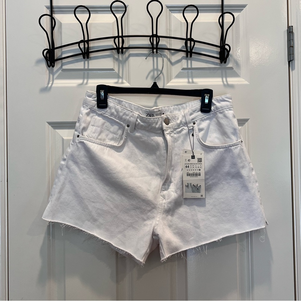 NWT Zara White Shorts - Size 12
